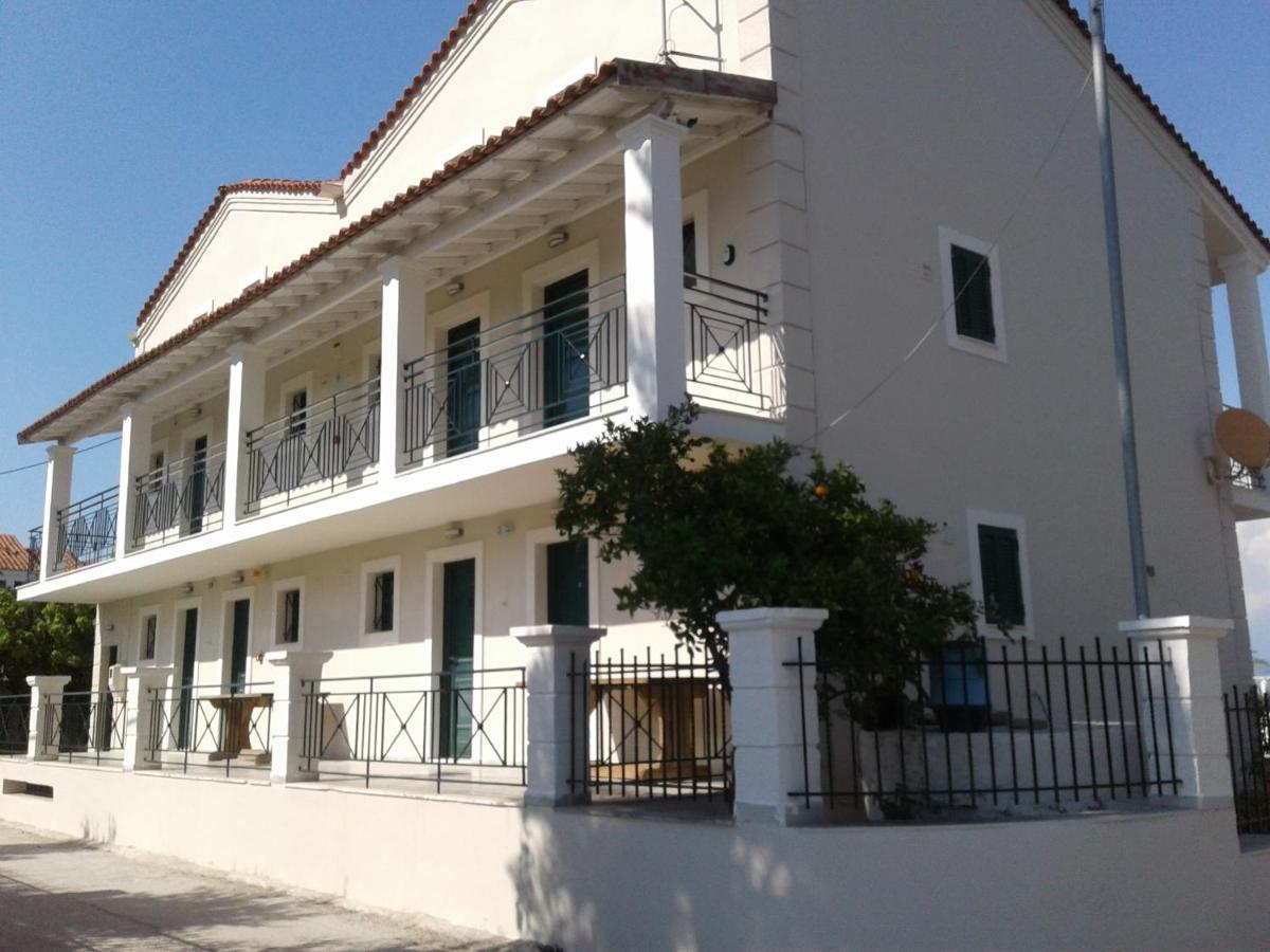 Umbrella Beach Apartments Kávos Екстериор снимка