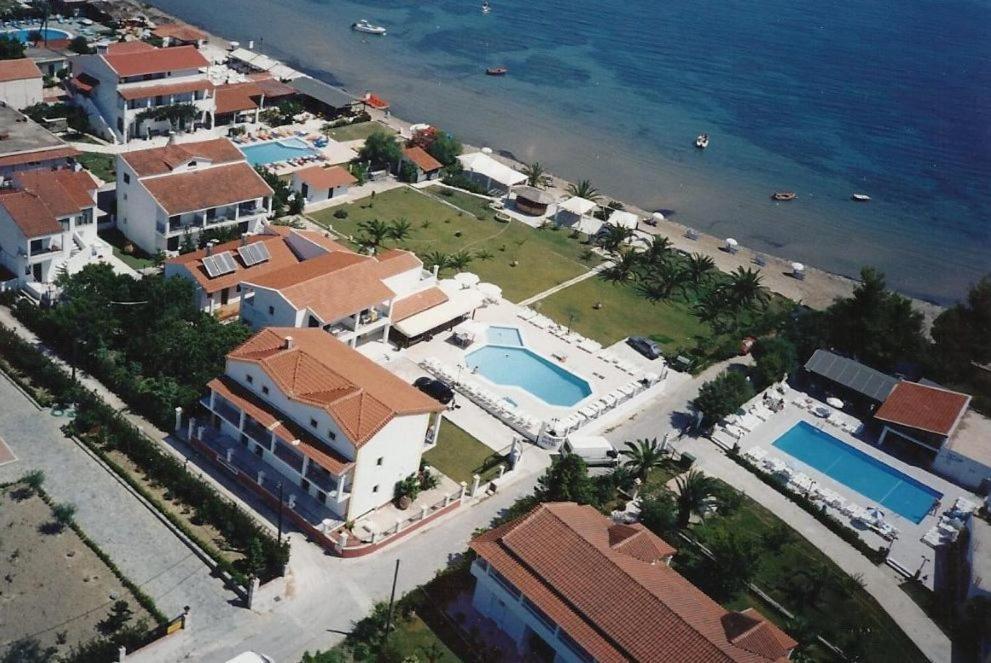 Umbrella Beach Apartments Kávos Екстериор снимка
