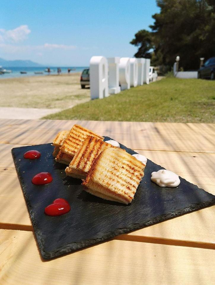 Umbrella Beach Apartments Kávos Екстериор снимка