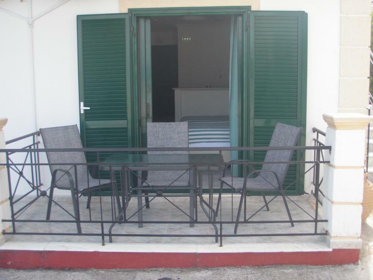 Umbrella Beach Apartments Kávos Екстериор снимка